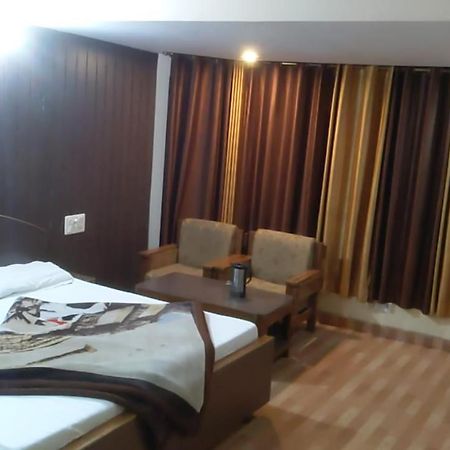 Hotel Raj Deluxe Haridwār Eksteriør bilde